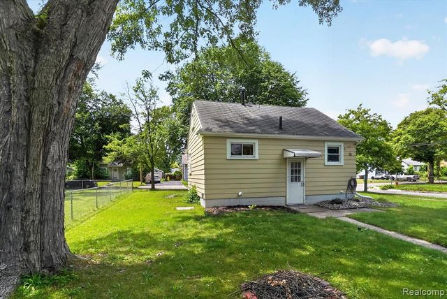 3901 Lowcroft Avenue, Lansing, MI 48910