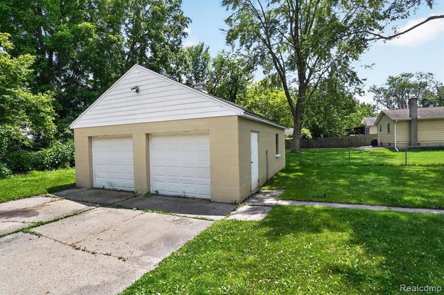 3901 Lowcroft Avenue, Lansing, MI 48910