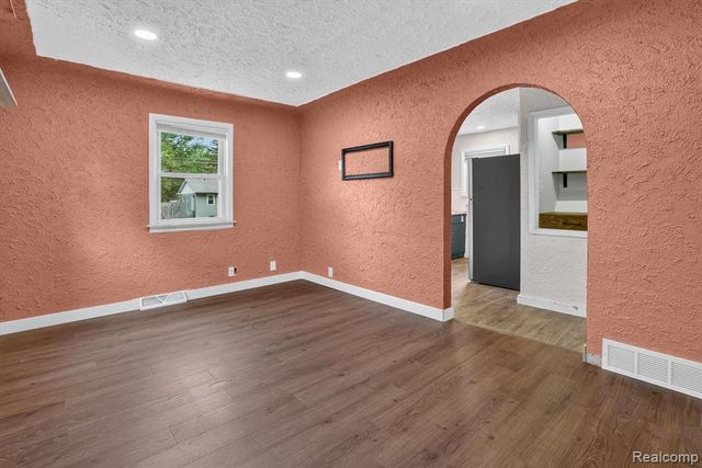 3901 Lowcroft Avenue, Lansing, MI 48910