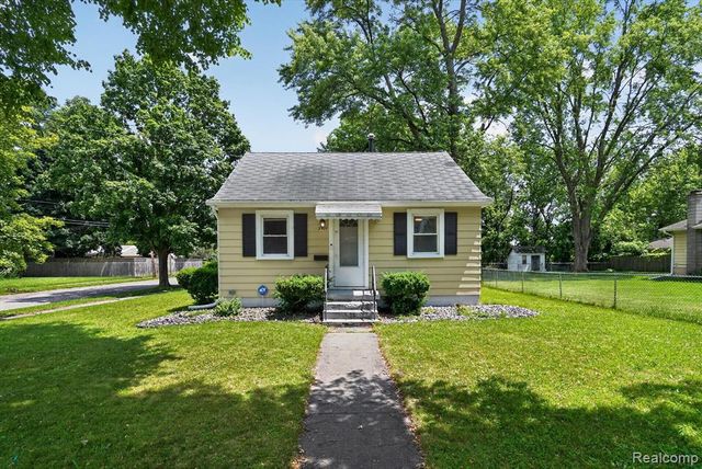 3901 Lowcroft Avenue, Lansing, MI 48910