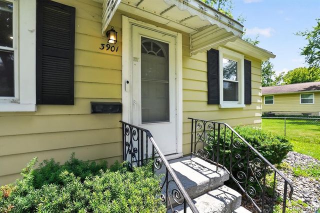 3901 Lowcroft Avenue, Lansing, MI 48910