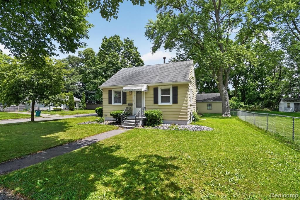 3901 Lowcroft Avenue, Lansing, MI 48910