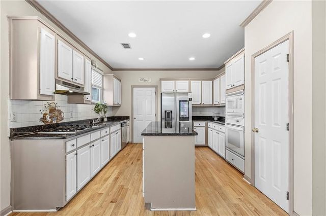 991 Bay Pointe Way SW, Lilburn, GA 30047