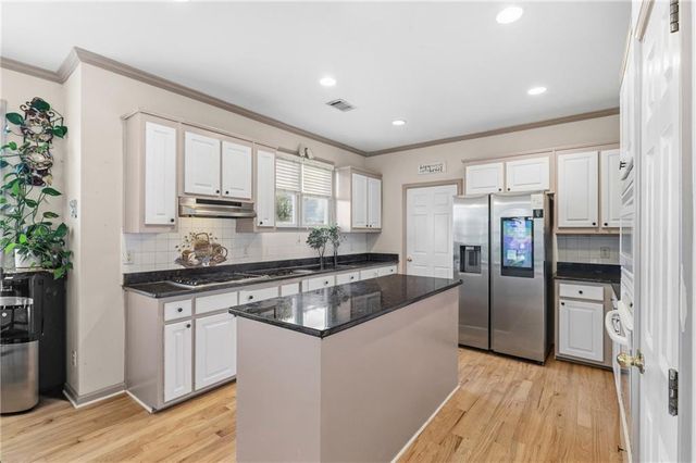 991 Bay Pointe Way SW, Lilburn, GA 30047