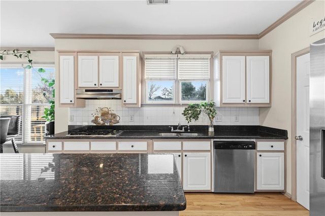 991 Bay Pointe Way SW, Lilburn, GA 30047