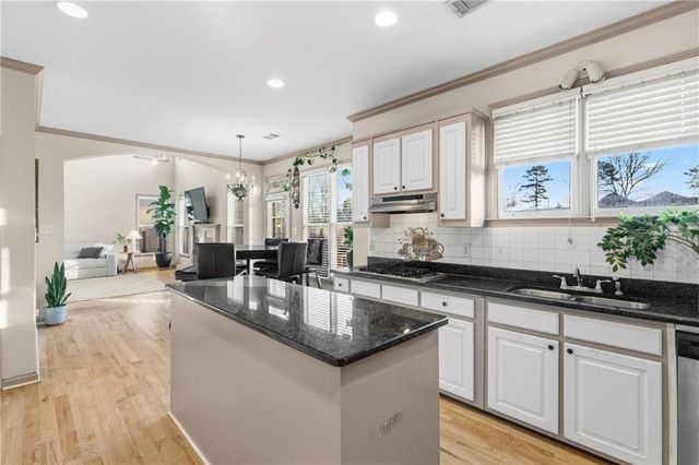 991 Bay Pointe Way SW, Lilburn, GA 30047