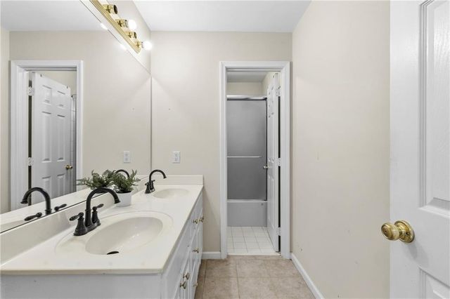 991 Bay Pointe Way SW, Lilburn, GA 30047