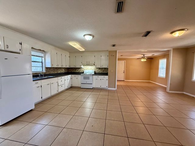 210 Davenport, Headland, AL 36345