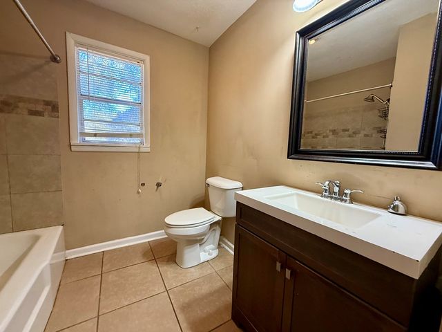 210 Davenport, Headland, AL 36345