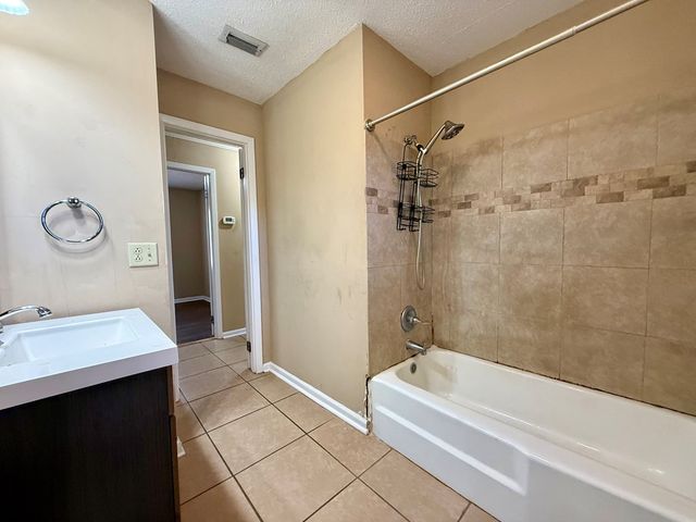 210 Davenport, Headland, AL 36345