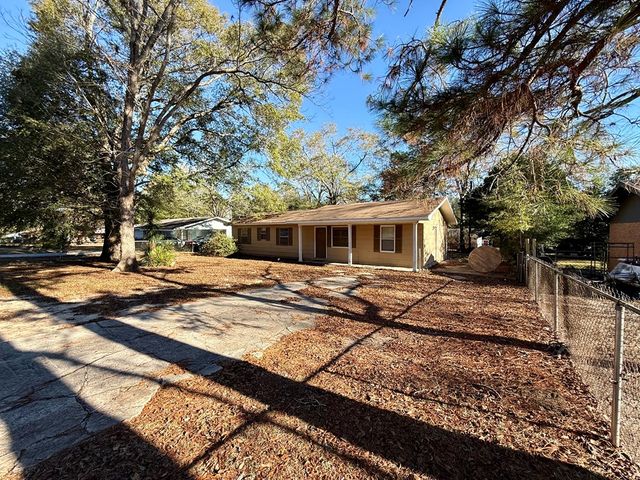 210 Davenport, Headland, AL 36345