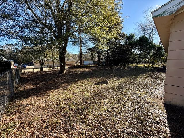 210 Davenport, Headland, AL 36345