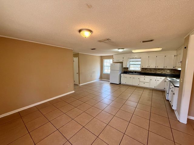 210 Davenport, Headland, AL 36345