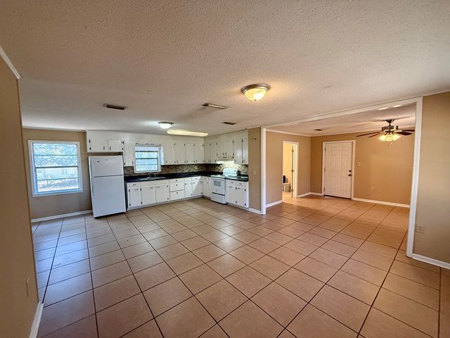 210 Davenport, Headland, AL 36345