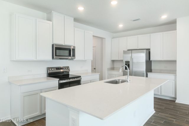 6015 ORACLE Court, Jacksonville, FL 32205