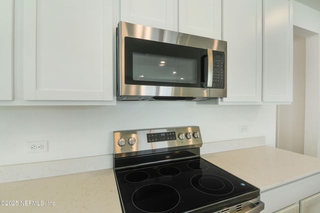 6015 ORACLE Court, Jacksonville, FL 32205