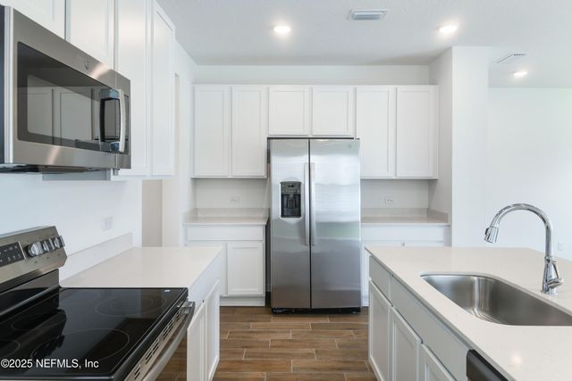 6015 ORACLE Court, Jacksonville, FL 32205