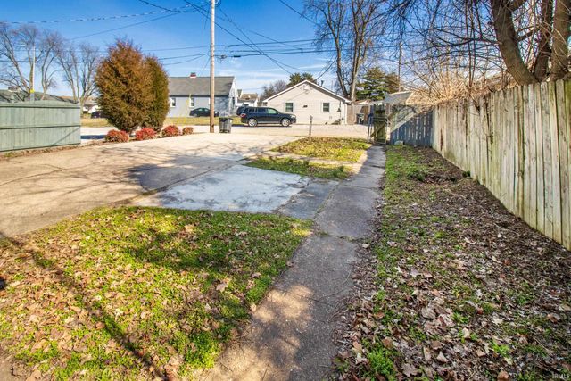 2013 Stringtown Road, Evansville, IN 47711