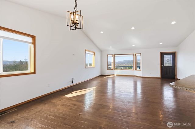 58 Alger Creek Heights Road, Cathlamet, WA 98612