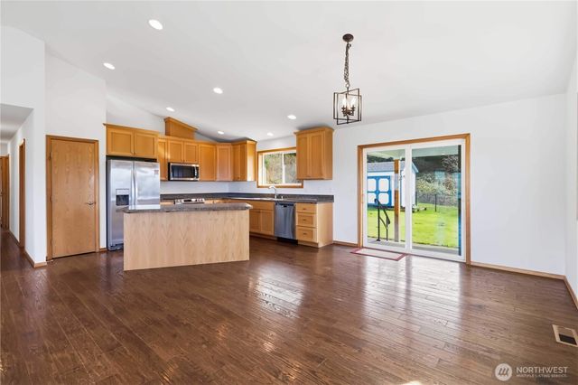 58 Alger Creek Heights Road, Cathlamet, WA 98612