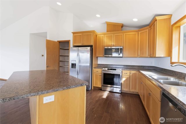 58 Alger Creek Heights Road, Cathlamet, WA 98612