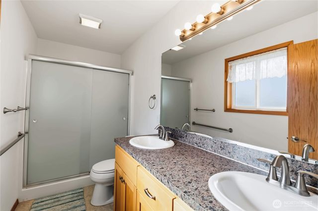 58 Alger Creek Heights Road, Cathlamet, WA 98612