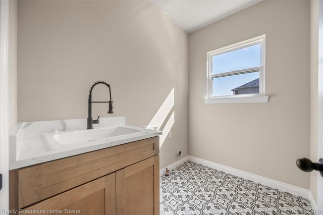 35962 Cascade Drive, New Baltimore, MI 48047