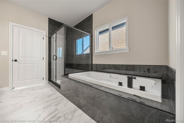 35962 Cascade Drive, New Baltimore, MI 48047