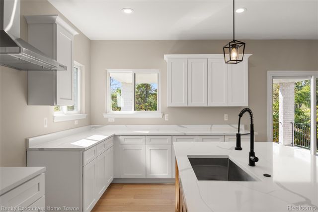 35962 Cascade Drive, New Baltimore, MI 48047