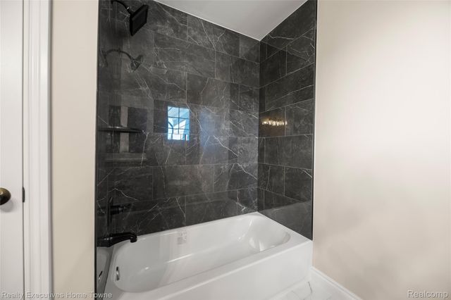 35962 Cascade Drive, New Baltimore, MI 48047