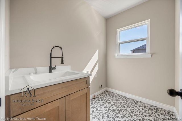 35962 Cascade Drive, New Baltimore, MI 48047