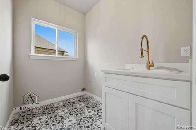 35962 Cascade Drive, New Baltimore, MI 48047