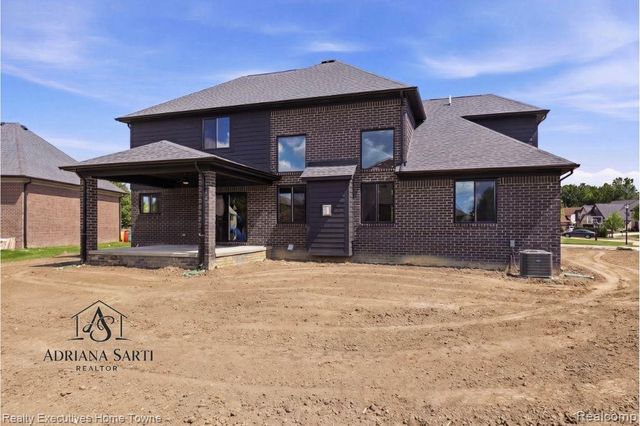35962 Cascade Drive, New Baltimore, MI 48047