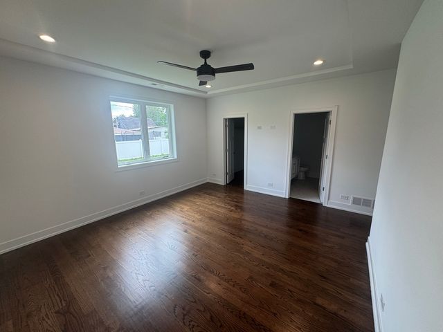 6939 W 95th Place, Oak Lawn, IL 60453