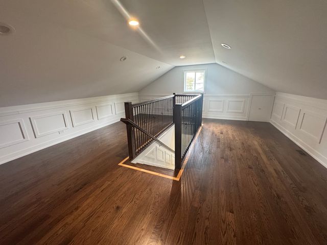6939 W 95th Place, Oak Lawn, IL 60453