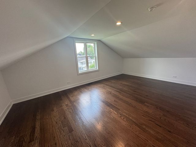 6939 W 95th Place, Oak Lawn, IL 60453