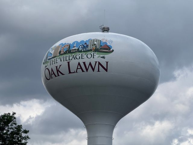 6939 W 95th Place, Oak Lawn, IL 60453