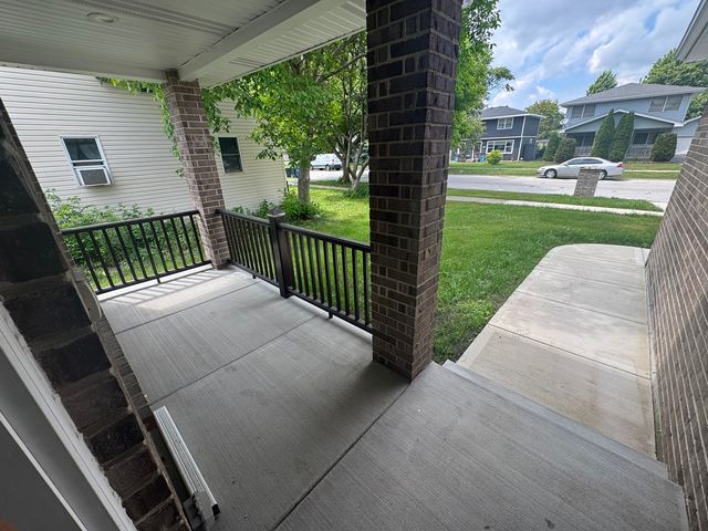 6939 W 95th Place, Oak Lawn, IL 60453