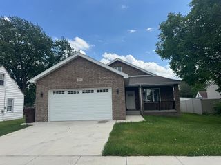 6939 W 95th Place, Oak Lawn, IL 60453