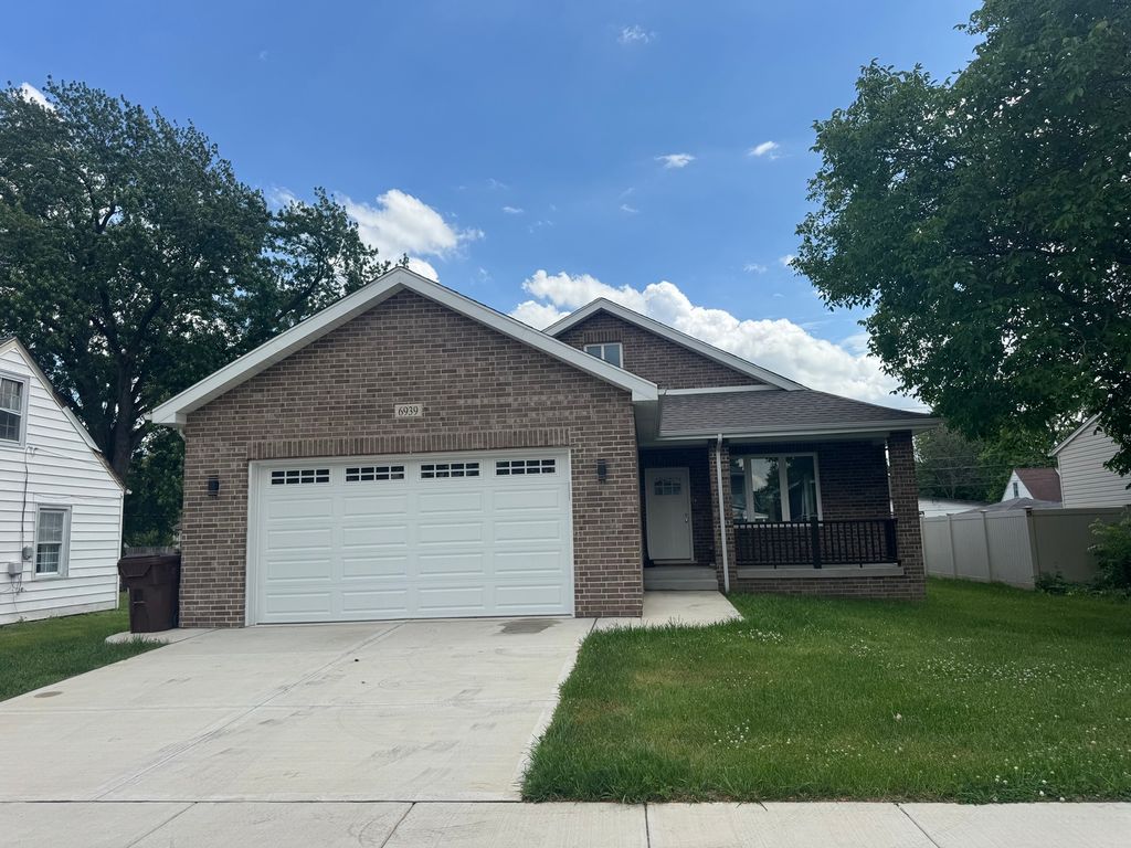 6939 W 95th Place, Oak Lawn, IL 60453