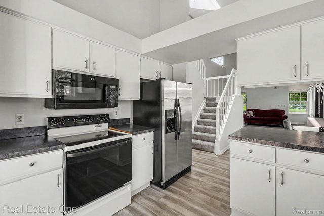 6617 Chimney Sweep, West Bloomfield Charter Township, MI 48322