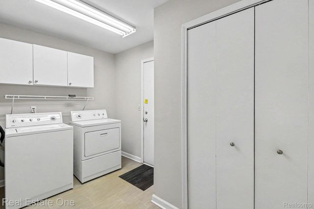 6617 Chimney Sweep, West Bloomfield Charter Township, MI 48322