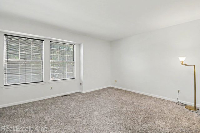 6617 Chimney Sweep, West Bloomfield Charter Township, MI 48322