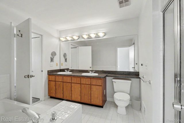 6617 Chimney Sweep, West Bloomfield Charter Township, MI 48322