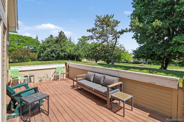 6617 Chimney Sweep, West Bloomfield Charter Township, MI 48322