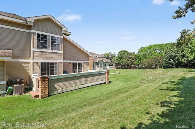 6617 Chimney Sweep, West Bloomfield Charter Township, MI 48322