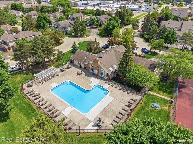 6617 Chimney Sweep, West Bloomfield Charter Township, MI 48322