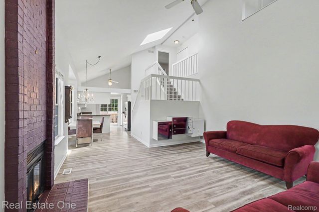 6617 Chimney Sweep, West Bloomfield Charter Township, MI 48322