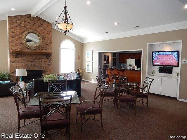 6617 Chimney Sweep, West Bloomfield Charter Township, MI 48322