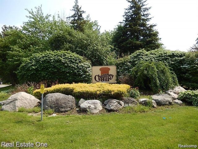 6617 Chimney Sweep, West Bloomfield Charter Township, MI 48322